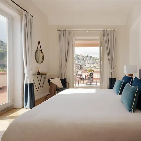 Caracciolo 13 Rooftop&suites *