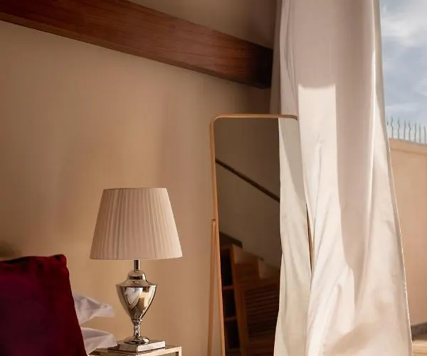 Caracciolo 13 Rooftop &