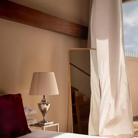 Caracciolo 13 Rooftop &